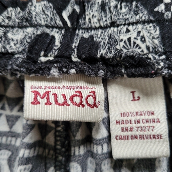 Mudd Black and White Elephant Print Elastic Waist Boho Flowy Shorts Size women L - Picture 5 of 5